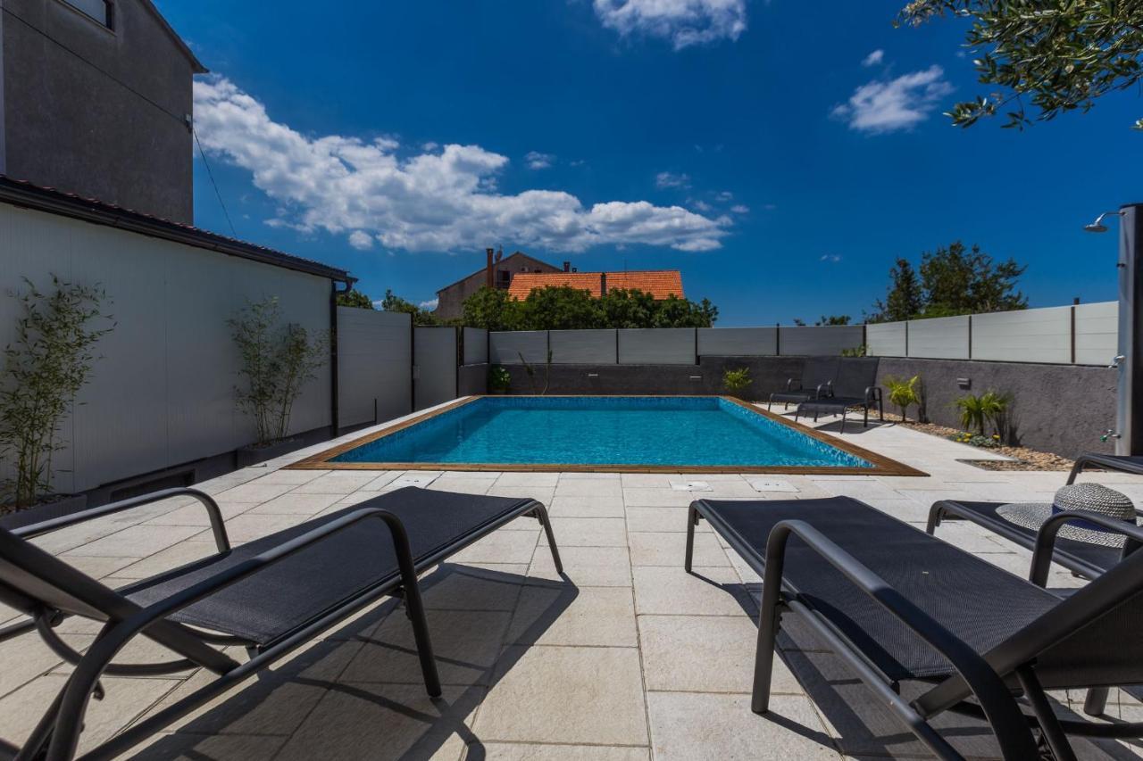 Apartment Katina Apartment With Private Pool
